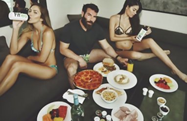 MILF سکسی در اسپندکس سیاه اغوا عكس متحرك سكسي می کند